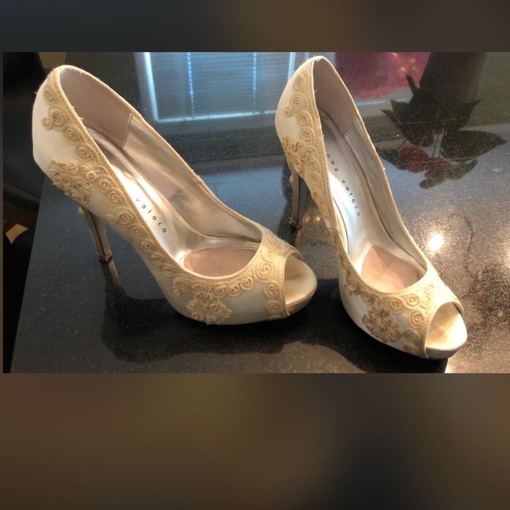 Martinez valero embroidered heels